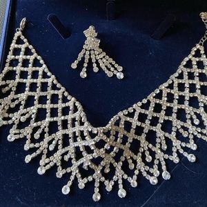 Lady beautiful necklace and earrings set